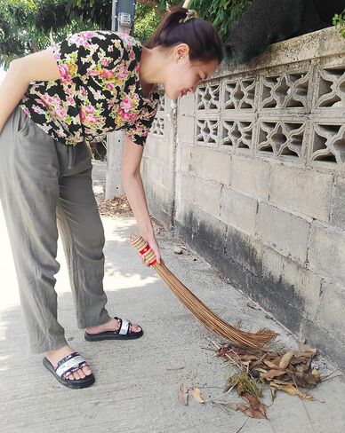 1 Piece of 32 inch Multi-Surface Sturdy Outdoor Authentic Coconut Leaf Broom Asian Heavy Duty Broom Thai Natural Coconut Leaf Broom (Country Rustic) in Kuwait