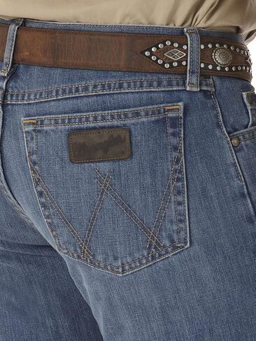 Wrangler Men's Retro Slim Fit Straight Leg Jean, Roughhouse in Saudi Arabia
