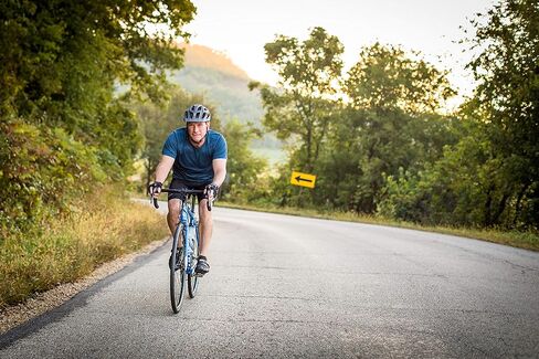 Schwinn Fastback Adult Performance Road Bike, Beginner to Intermediate Bicycle Riders, Aluminum Frame, 700c Wheels, 14-18 Speed Drivetrain in Kuwait