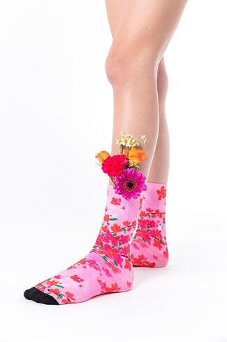 Hot Sox Women's Travel Write Draw Bougainvillea Crew Sock 1 Pair Pack, Pink, Women's Shoe Size 4-10 in Saudi Arabia
