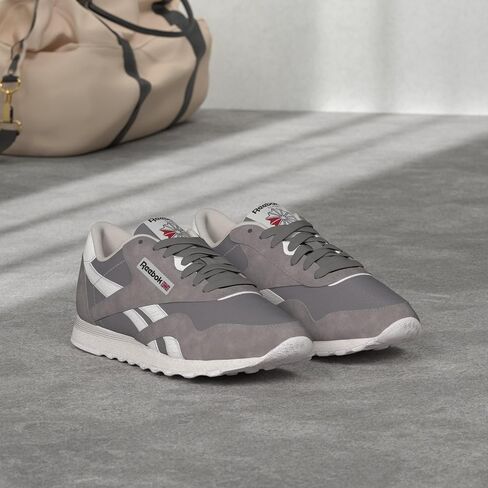 للنساء من Reebok CL lthr EB حذاء رياضي مساير للموضة in Saudi Arabia