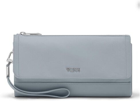 TUMI - محفظة سفر فوياجير - حامل بطاقات للنساء - بيتروت، بيتروت، محفظة سفر, جذر الشمندر, One Size, محفظة سفر in Saudi Arabia