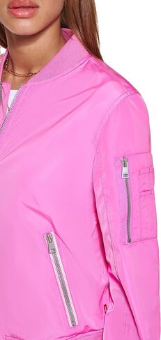 جاكيت Levi's Women's Classic bomber من البوليستر في Newport مع ياقة منسوجة مضلعة، وأساور أكمام وحاشية in Saudi Arabia