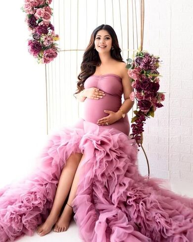 Stretchy Tight Maternity Dresses Pregnancy Gown for Photoshoot Strapless Ruffles Robe for Women Pregnant in Saudi Arabia