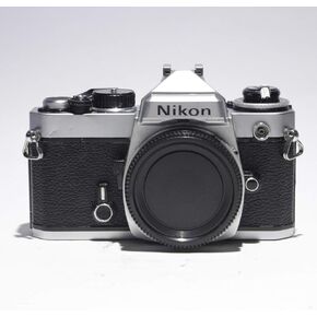 كاميرا فيلم Nikon Fe SLR