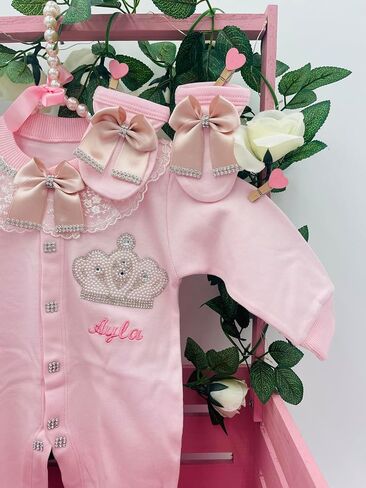 Custom Newborn Baby Clothes Set for Girls – 3 PCS Personalized 100% Cotton Romper, Cap, and Mittens – Unique Outfit in Saudi Arabia