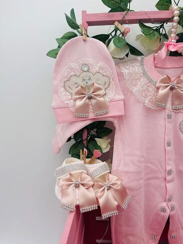Custom Newborn Baby Clothes Set for Girls – 3 PCS Personalized 100% Cotton Romper, Cap, and Mittens – Unique Outfit in Saudi Arabia