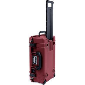 Oxblood Pelican 1535 Air Case ، مع مقابض ومساكن سوداء. يأتي فارغ وعجلات.