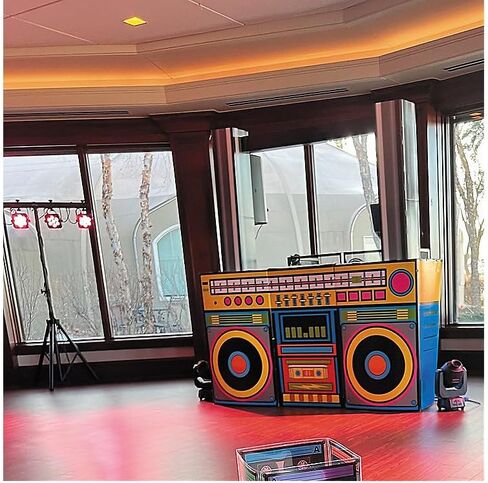 Fun Express 80 "3D Bright Multicolored Boom Box Cutout Standout - موضوع 80 - رائع للحفلة الراقصة وأعياد الميلاد وحفلات الأحداث الكبرى الأخرى in Saudi Arabia