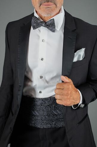 Trafalgar The Gatsby Solid 12 inch Silk Pocket Square in Saudi Arabia