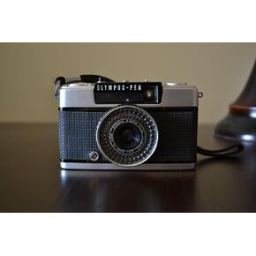 Olympus Pen EE-3 Half Frame 35mm Camera With 28mm F/3.5 Lens