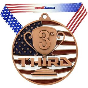 جوائز العقد الأول والثاني والثالث الميدالية الوطنية - ميدالية المنصة بعرض 2.75 بوصة مع نجوم وخطوط العلم الأمريكي وشريط رقبة على شكل حرف V... in Kuwait