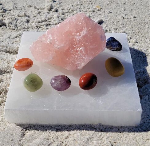 لوحة سيلينيت، قاعدة شحن سيلينيت مربعة 4 بوصات للكريستال وحامل أحجار الشفاء، صينية لوحة كريستال سيلينيت بيضاء مع حقيبة تخزين مخملية (مربع سيلينيت 4 بوصات) in Kuwait