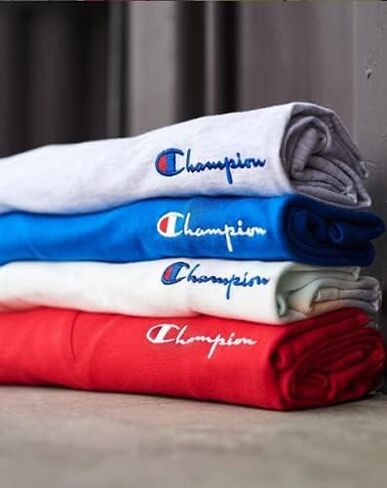 سويت شيرت Champion من الصوف برقبة مستديرة للرجال كبير وطويل بشعار C in Saudi Arabia