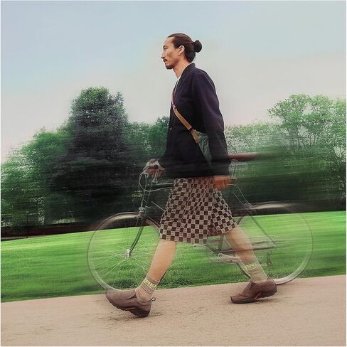 ميريل الغابة موك مين دارك إيرث in Kuwait