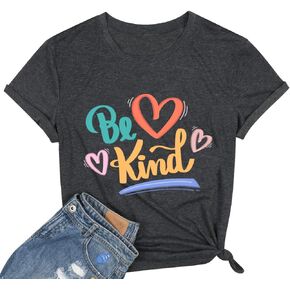 تي شيرت Be Kind للنساء مطبوع عليه حروف مرحة على شكل قلب ونمط قوس قزح وكلمات مباركة، قميص كاجوال ملهم للمعلم