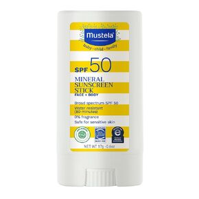 Mustela Baby Mineral Sunchnen Stick SPF 50 Spectrum Broad - Face & Body Stick مع 70 ٪ مكونات عضوية - شرير فائق ، مقاوم للماء وخالي من العطور - 0.6 أوقية (حزمة 1)