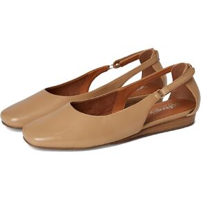 SoftWalk Women's Venice Ballet Flat