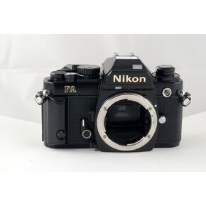 Black Nikon FA Film Camera ؛ الجسم فقط ، لا عدسة (متجددة)