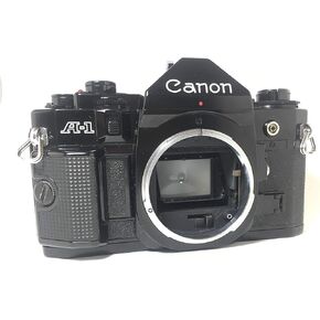 كاميرا التركيز اليدوية الأسود Canon A-1 SLR 35mm ؛ الجسم فقط ، لا يتم تضمين العدسة (متجددة)
