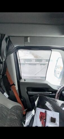 مظلة شمسية للنوافذ الجانبية لنصف شاحنة Kenworth T680 نصف شاحنة لملحقات الشاحنات شبه RV حماية داخلية من الأشعة فوق البنفسجية وأشعة الشمس in Kuwait