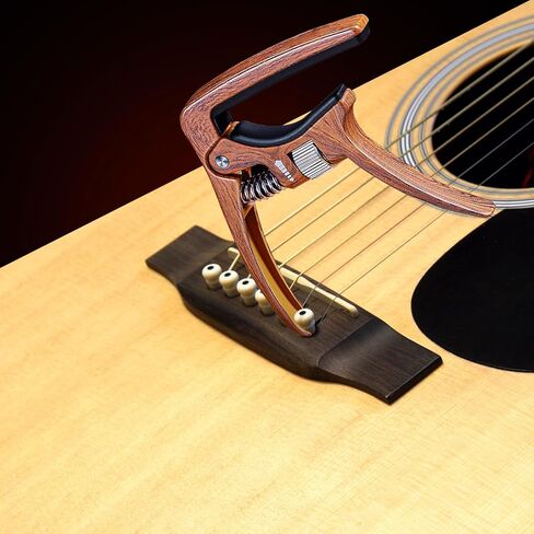 كابو جيتار كابو قابل للتعديل للجيتار الصوتي ذو 6 أوتار، والجيتار الكهربائي، والقيثارة - يتميز بتعديل شد الزنبرك للحصول على نغمة مثالية، ويتضمن سحب دبوس سلسلة - سبيكة زنك خفيفة الوزن in Kuwait