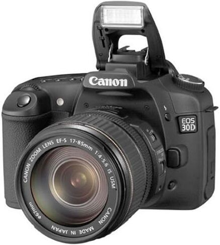 Canon EOS 30D DSLR كاميرا مع EF 28-135mm f/3.5-5.6 هي عدسة تكبير USM القياسية (الطراز القديم) in Kuwait