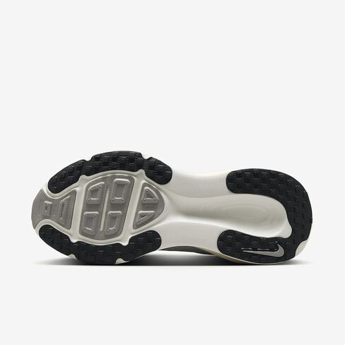 Nike Women's Fomero 18 Sneaker in Kuwait