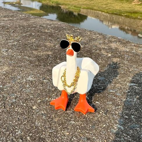تمثال منحوتة من Finger Duck King Collectibles، تمثال راتنج بطة مضحك مع نظارات تاج صغير وقلادة، ديكور منزلي رائع، ملحقات السيارة مكتب المكتب المنزلي (أبيض وبرتقالي) in Saudi Arabia