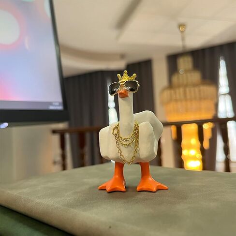 تمثال منحوتة من Finger Duck King Collectibles، تمثال راتنج بطة مضحك مع نظارات تاج صغير وقلادة، ديكور منزلي رائع، ملحقات السيارة مكتب المكتب المنزلي (أبيض وبرتقالي) in Saudi Arabia