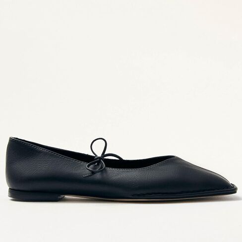 شقق الباليه الدانتيل للنساء القوس مربع إصبع القدم ماري جين فلاتس تنزلق على أحذية الباليه الجلدية in Kuwait