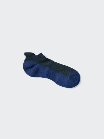 Uniqlo Sports Pile Socks Short in Saudi Arabia