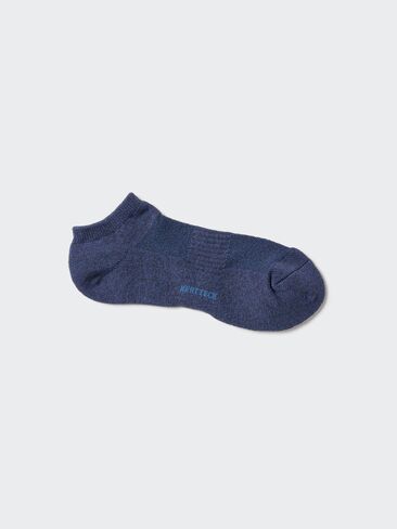 Uniqlo Heattech كومة الجوارب القصيرة in Saudi Arabia