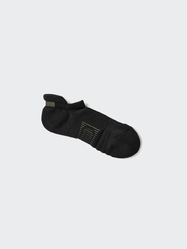 Uniqlo Sports Pile Socks Short in Saudi Arabia