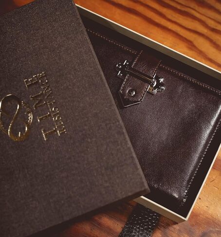 مجلة جلدية مقاومة للوقت مع غلاف دفتر ملاحظات A5 مبطن قابل لإعادة الملء مع حلقة قلم (بني) in Kuwait