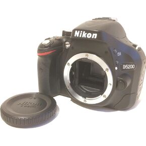 Nikon D5200 Digital SLR مع AF-S DX Nikkor 18-55mm f/3.5-5.6g VR II Lens-Black