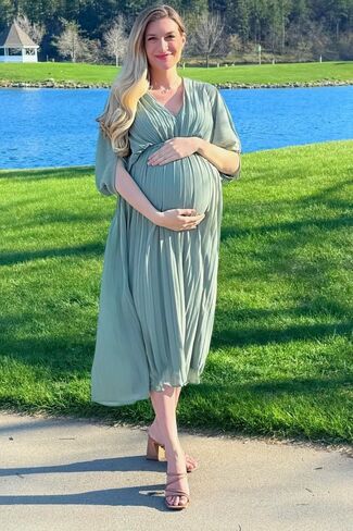 Pinkblush Plateed V فستان Maxi Maxi in Kuwait