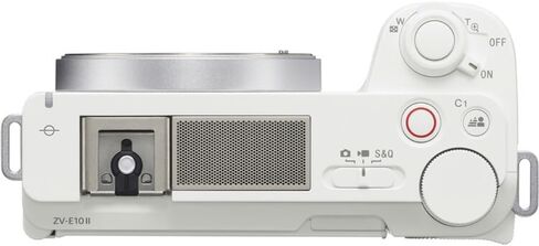 Sony ZV-E10 II كاميرا بدون مرآة | أبيض مجمعة مع بطاقة ذاكرة 64 جيجابايت + شاحن بطارية + مجموعة أدوات بداية + كيس كاميرا + قطعة قماش تنظيف الألياف الدقيقة (6 عناصر) in Kuwait