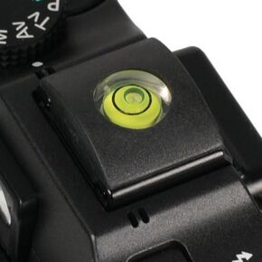 Foto&Tech 2-in-1 Hot Shoe Hotshoe Cover with Bubble Spirit Level Compatible with Panasonic Lumix DC-G9 DC-GH5, DMC-LX100 LX100S, FZ2500 (FZ2000) FZ1000 ZS50 FZ300 FZ200, LX7, GH4 GH3 G7 GX8 GM5