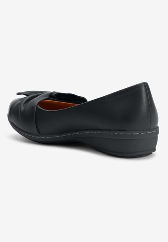 Comfortview Women's Wide Width The Pamela Slip-On Flat in Saudi Arabia