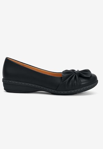 Comfortview Women's Wide Width The Pamela Slip-On Flat in Saudi Arabia