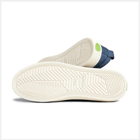 Women's OCA Low Canvas Sneaker - Women's in Saudi Arabia