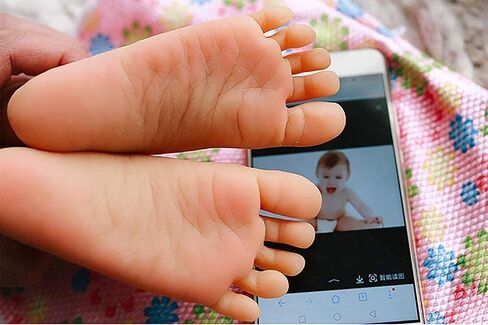 Baby Silicone Feet Model Mannequin Baby Shoe Sock Display Model Full Silicone Filled Foot Photography Props(Rightfoot) in Saudi Arabia