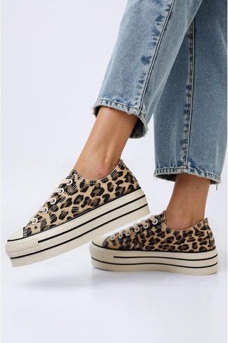 طباعة Leopard Y2K Sneakers Womens Strawberry Fashion Canvas Sneakers مع أحذية سميكة صيف سميكة الربيع الجمالية in Kuwait