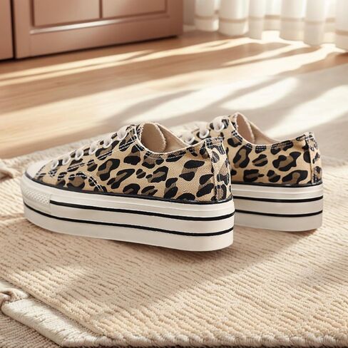 طباعة Leopard Y2K Sneakers Womens Strawberry Fashion Canvas Sneakers مع أحذية سميكة صيف سميكة الربيع الجمالية in Kuwait