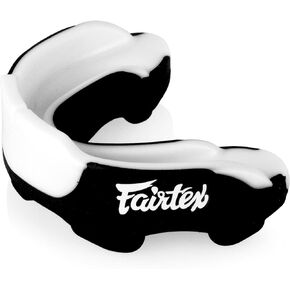 حماية الفم جل Fairtex MG3 | الحماية القصوى للرياضات التي تتطلب الاحتكاك الجسدي | مقاس مخصص، خالٍ من مادة BPA، وخالي من اللاتكس | توصيل سريع، إطار مقاوم للصدمات عالي التحمل، بطانة جل مناسبة (أبيض)