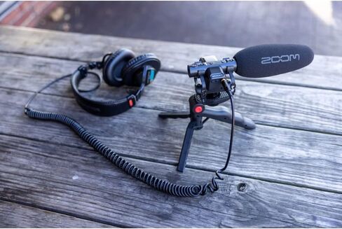 Zoom M3 MicTrak Shotgun Microphone for Recording, Audio for Video, and Film with 5X AA Batteries, USB-C to USB-C Cable, 32GB microSD Card with Adapter and StreamEye Polishing Cloth in Kuwait