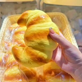 Photography Props,Bread Models, Realistic Photography Props Simulation Stress Relief Squeeze Food,Adult Artificial Bread 1 Pcs (Big Croissant)