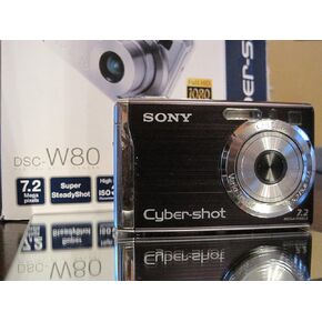 Sony Cybershot DSCW80 7.2mp الكاميرا الرقمية مع تكبير البصري 3x ولقطة ثابتة للغاية (أسود)