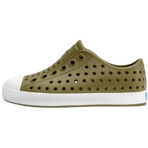 Native Shoes Kids Jefferson (طفل صغير/طفل صغير) - الجزء العلوي والبطانة من مادة EVA - ثقوب للتحكم في درجة الحرارة أخضر روكي/أبيض صدفي 10 طفل صغير M in Kuwait